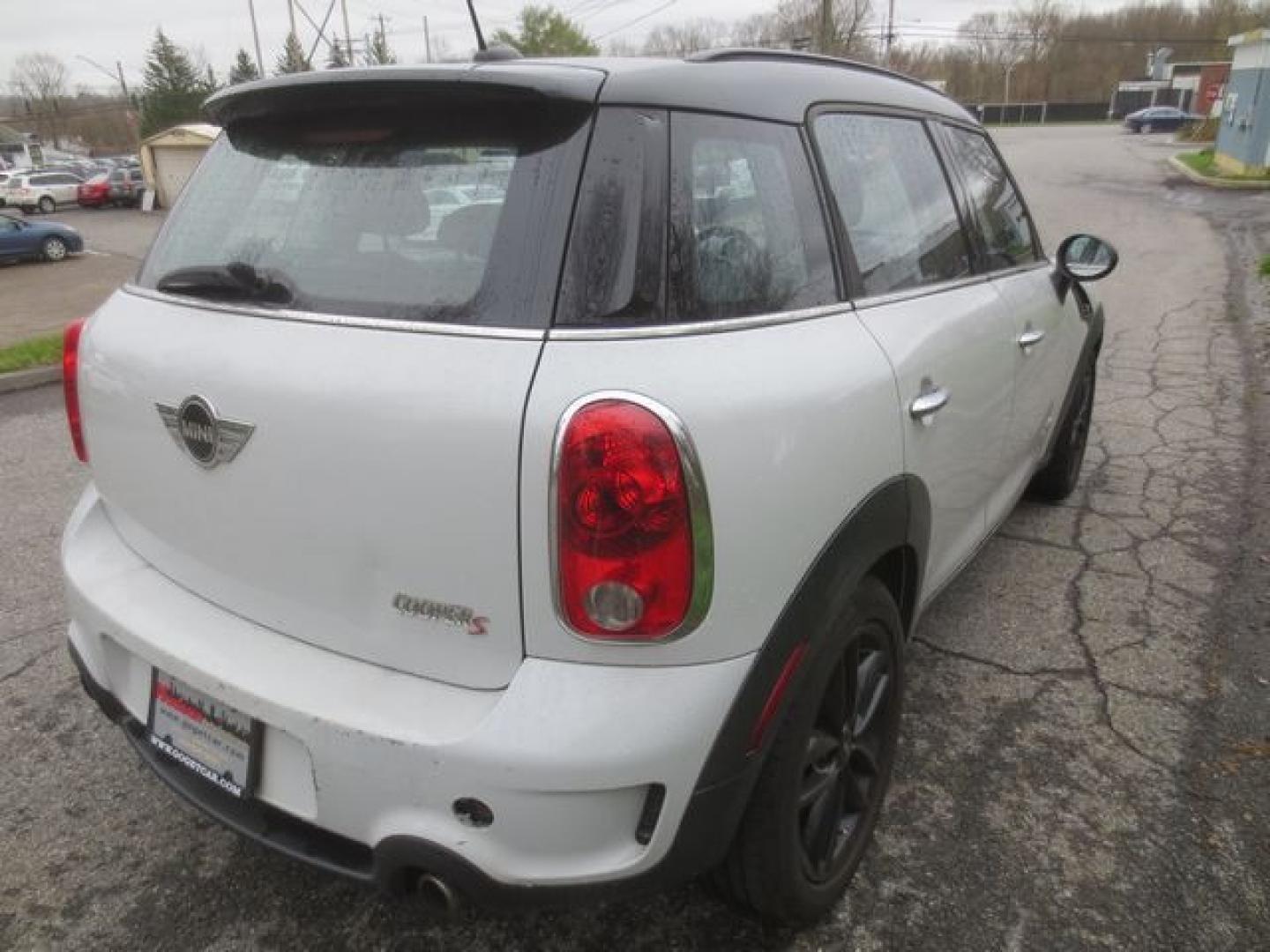 2013 White /Black Mini Countryman S (WMWZC5C52DW) with an 1.6L 4cyl Turbo engine, Automatic transmission, located at 270 US Route 6, Mahopac, NY, 10541, (845) 621-0895, 41.349022, -73.755280 - Photo#1